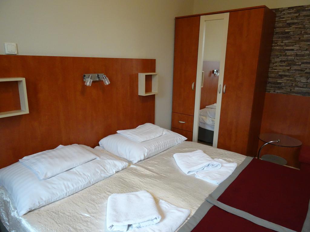 Fortuna Hotel Мішкольц Номер фото