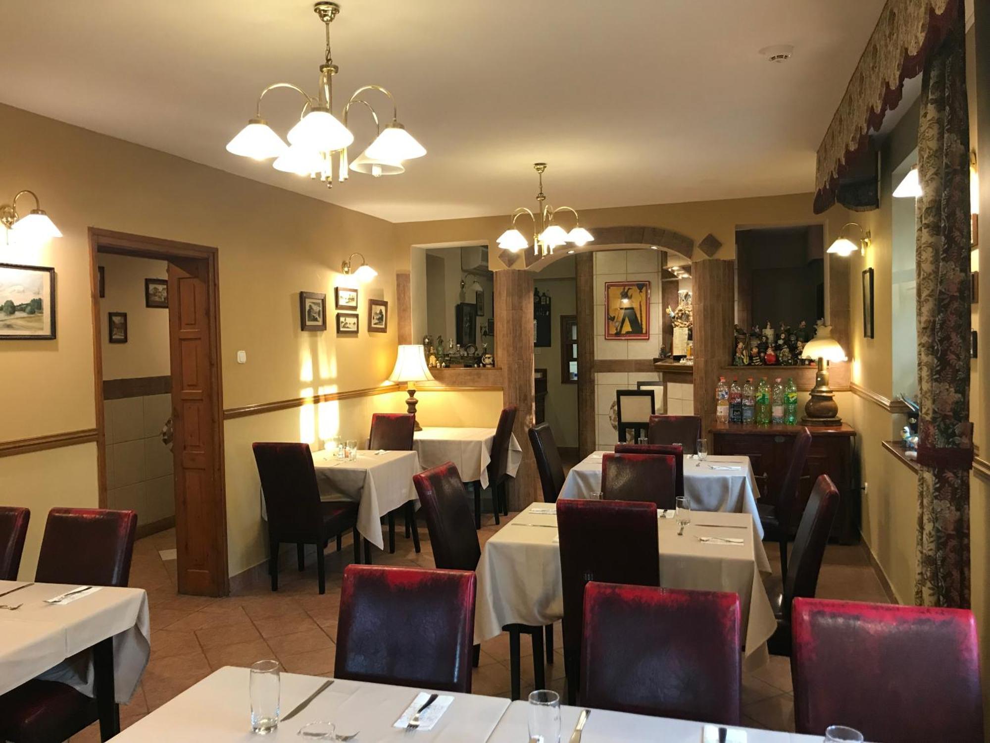 Fortuna Hotel Мішкольц Екстер'єр фото