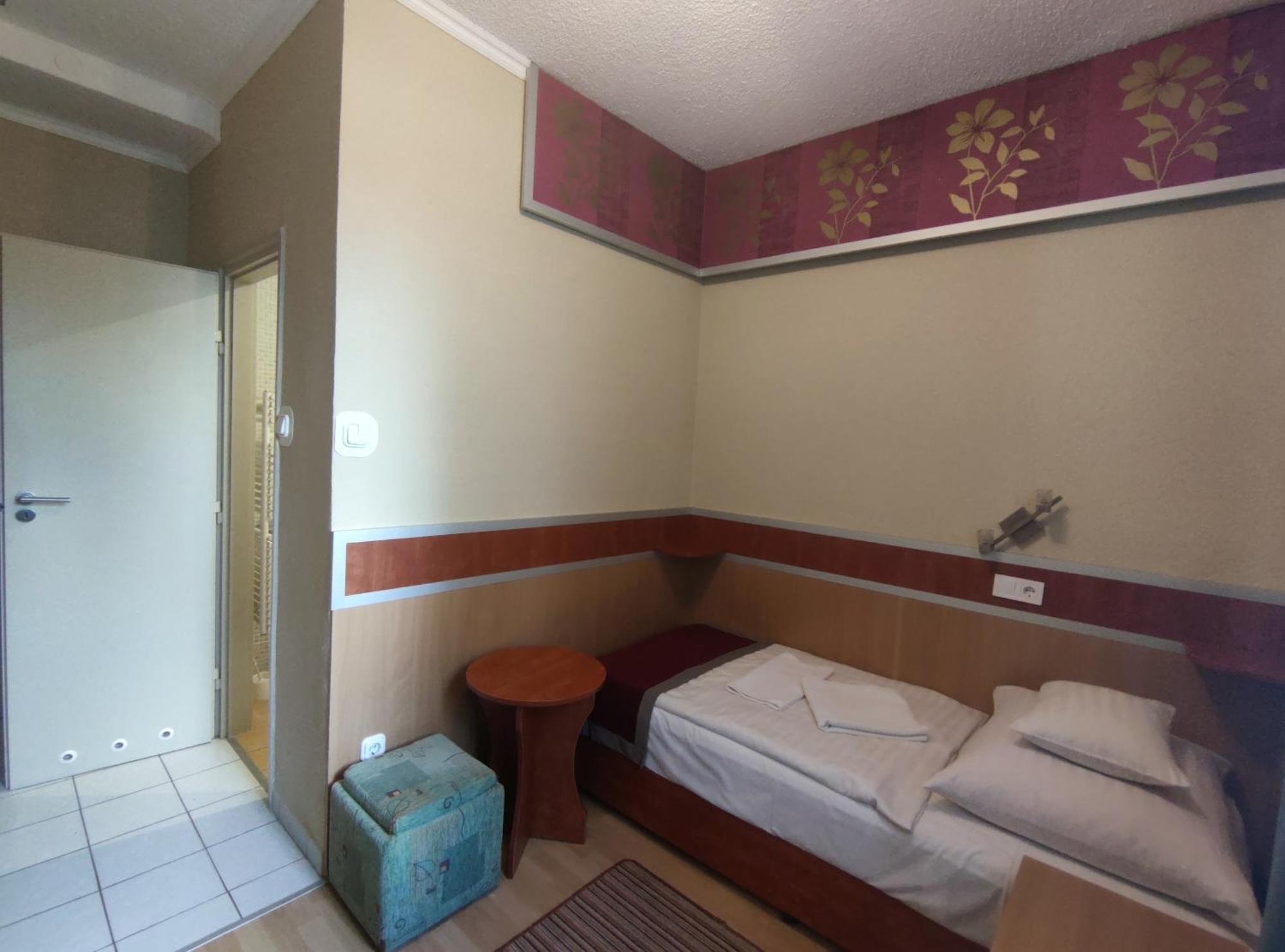 Fortuna Hotel Мішкольц Екстер'єр фото