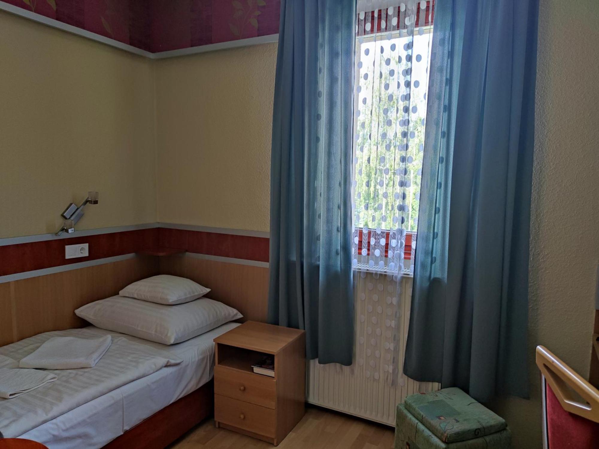 Fortuna Hotel Мішкольц Екстер'єр фото