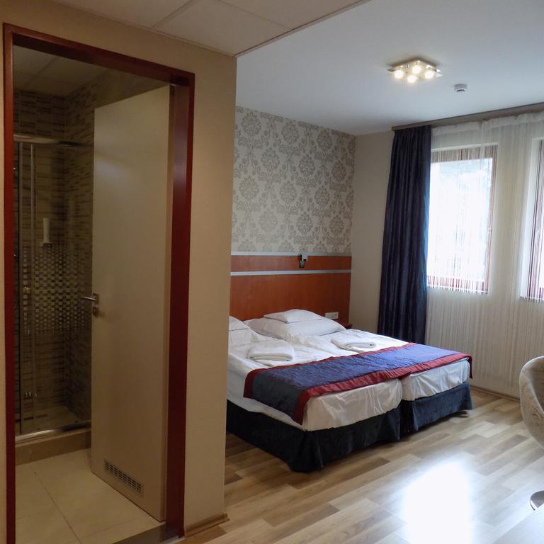 Fortuna Hotel Мішкольц Екстер'єр фото