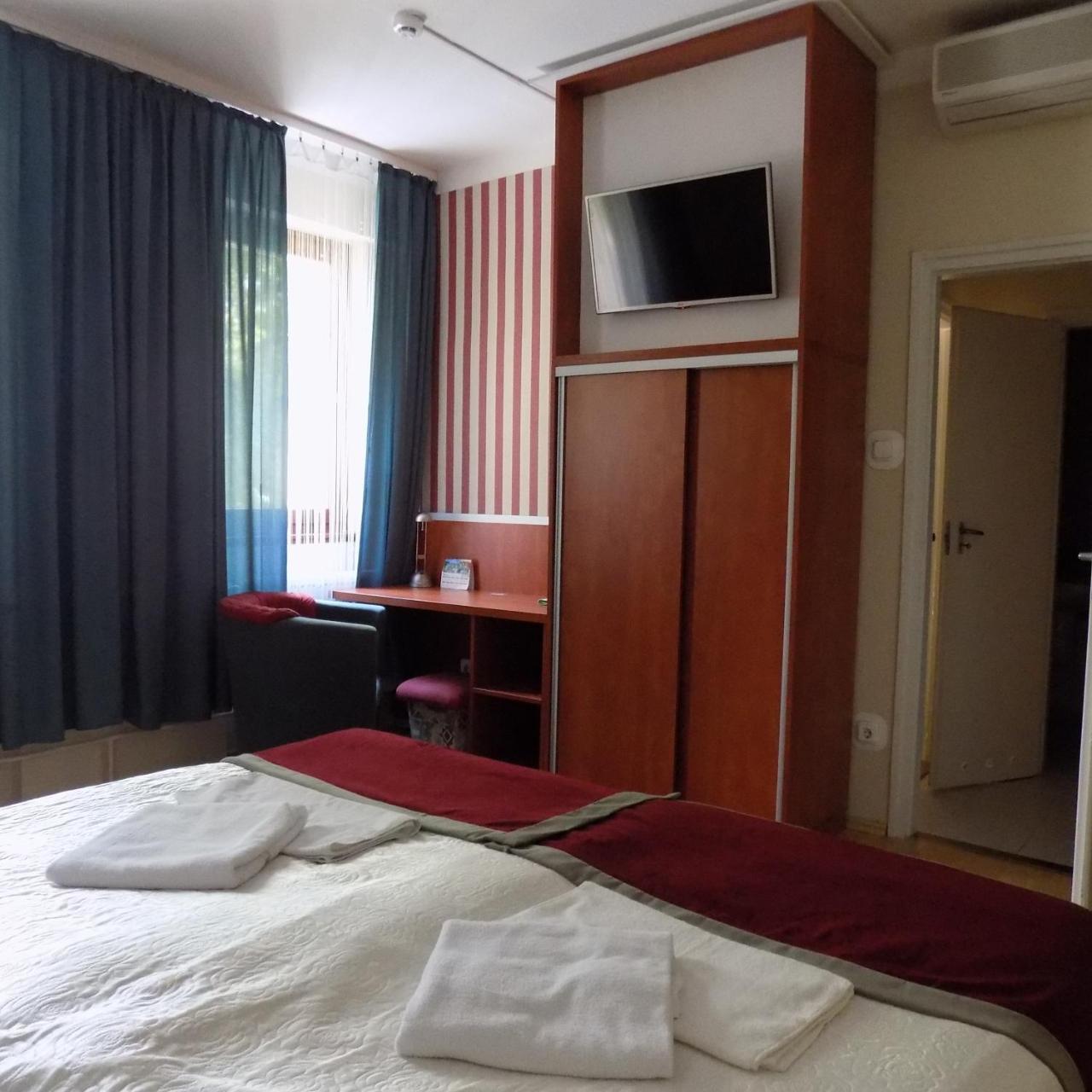 Fortuna Hotel Мішкольц Екстер'єр фото